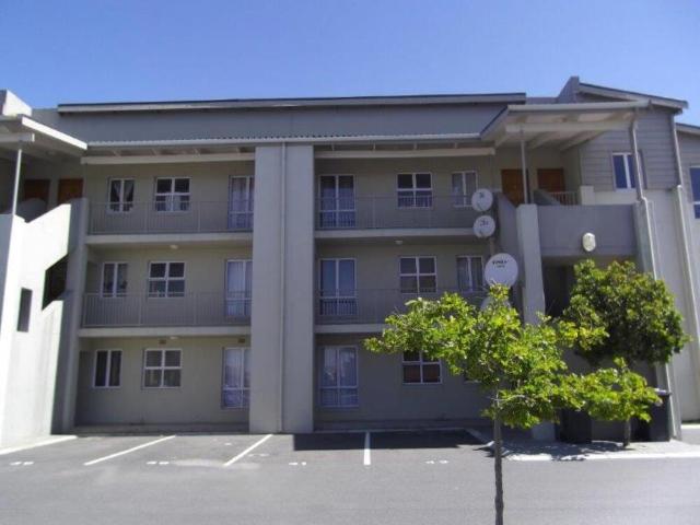 33 Royal Carlisle, 5 Turf Club Rd, Milnerton
