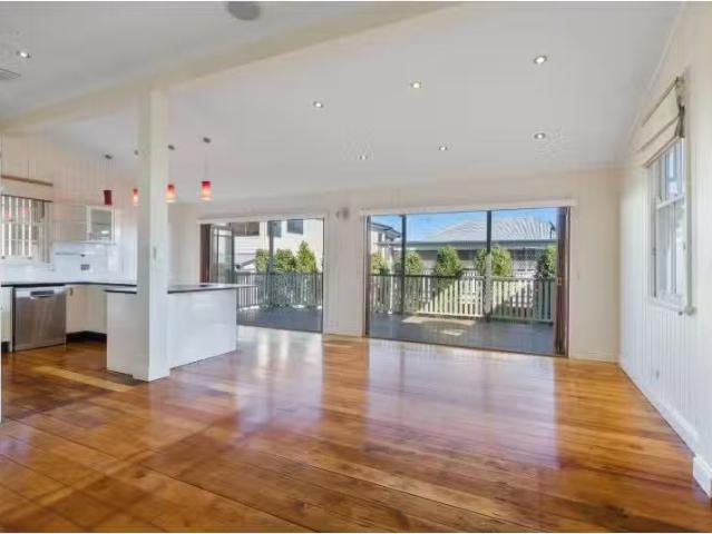 33 Salstone Street, Kangaroo Point House for rent Listed by P.