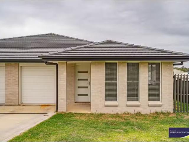 33A Arundel Drive, ARMIDALE House for rent Listed by Ashley K.