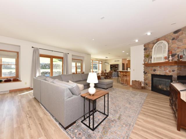 3006 Old Oak Rd