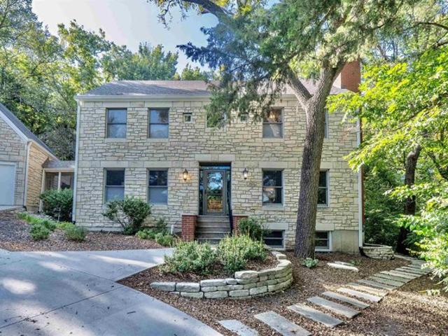 3006 Pawnee Cir, Manhattan, KS 66502