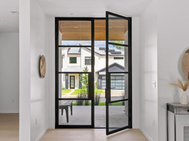 3007 Locke Ln