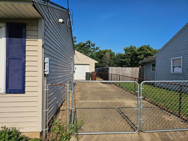 3007 Roslyn Dr