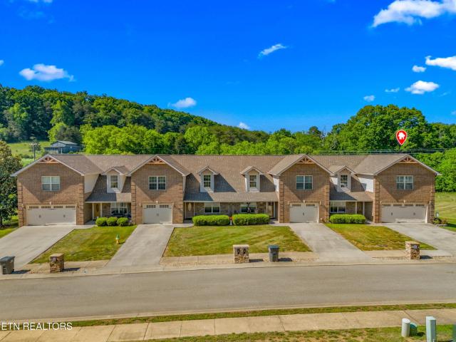 3007 Villas Creekside Drive