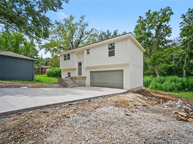 3008 N 48th Terrace