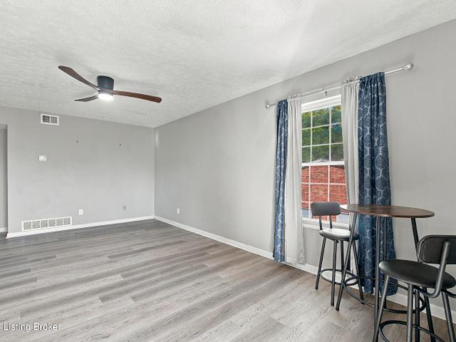 3008 Treeview Ct
