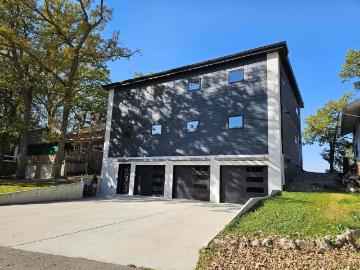 3009 Lakeshore Drive