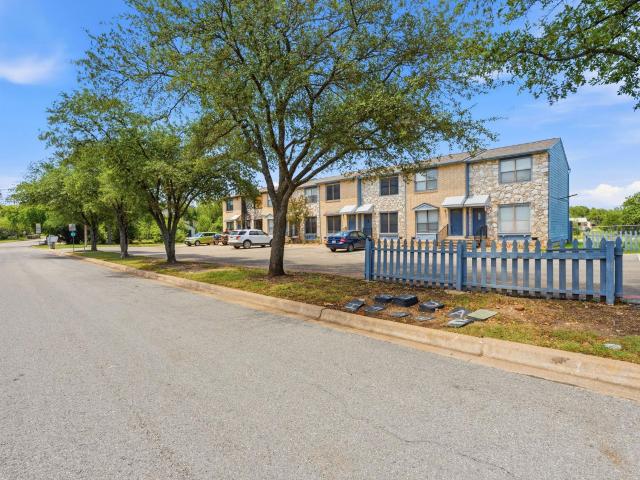 3009 Whisper Oaks Ln # C