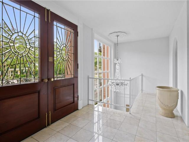 3000 St Charles Avenue # 209