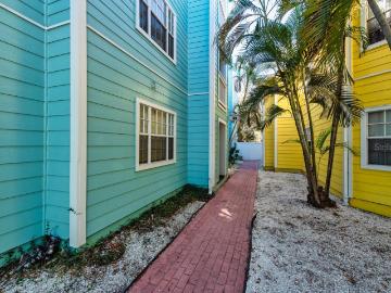 3002 W Cleveland St, Unit D11, Tampa, FL 33609 | MLS #TB8480