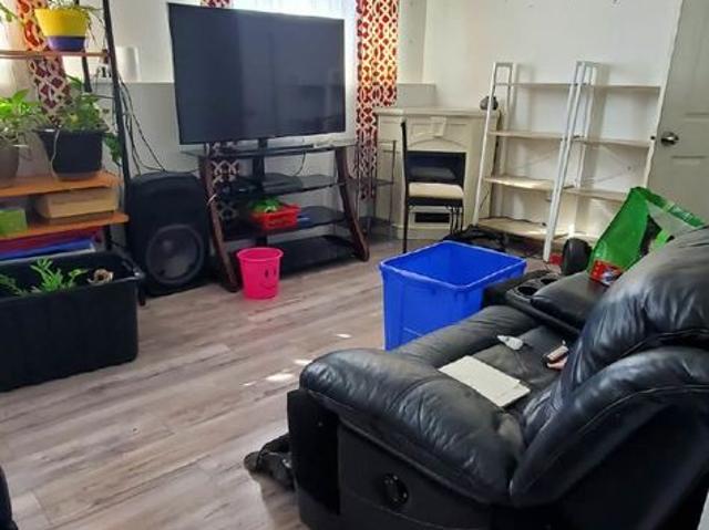300 113 4338 Hill Avenue B Lower