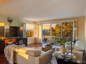 300 2nd Avenue N # 2H