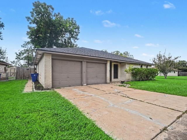 300 Castlelake Drive