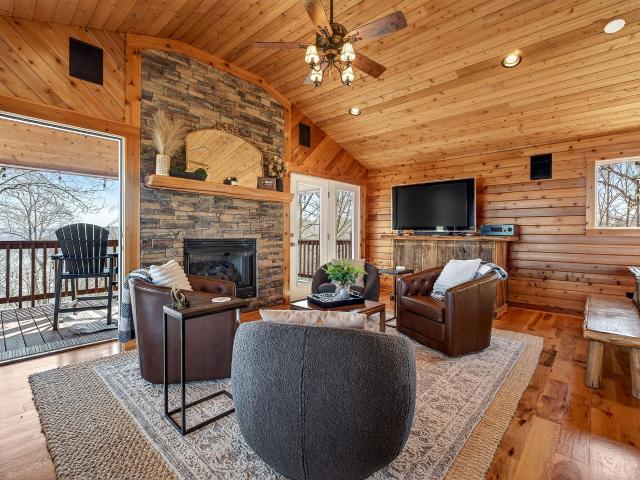 300 Crest Dr