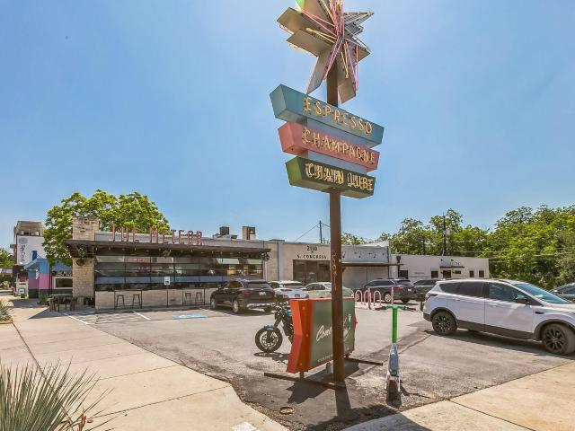 300 Crockett St # 210