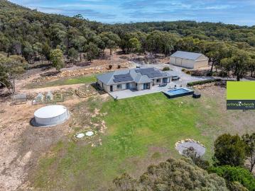 300 Acres of Untouched Bushland.