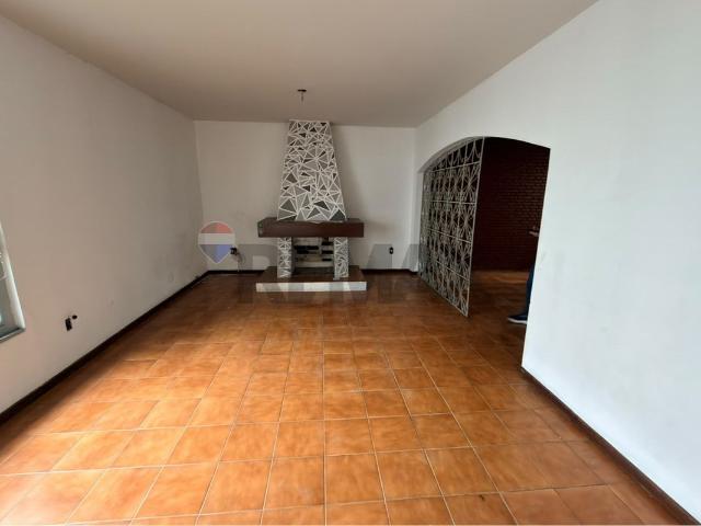 300 Área Útil Casa Alugar, 3 Dormitórios localizado em Rua Dom Aguirre, 936, Centro, Bragança Paulista, São Paulo, 12900430 | Brasil