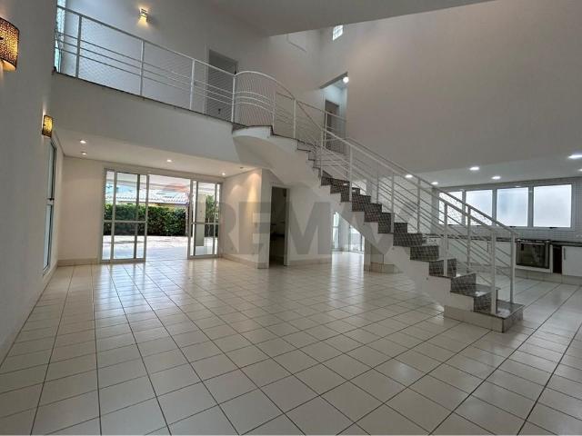 300 Área Útil Casa de Condomínio Alugar, 3 Dormitórios localizado em Avenida Mario Campolim, 61, Parque Campolim, Sorocaba, São Paulo, 18047600 | Brasil