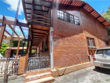 300 Área Útil Casa de Condomínio Alugar, 5 Dormitórios localizado em Rua dos Jequitibás, 44 Green Valley Portaria II Albuquerque, Teresópolis, Rio de Janeiro, 25977286 | Brasil