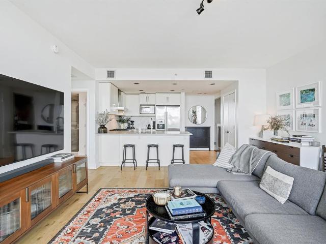 300 Bowie St # 2706