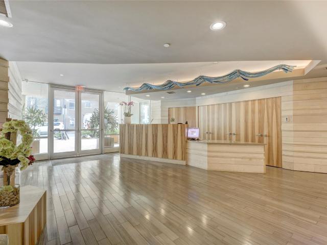 300 Bowie St # 902