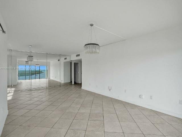 300 Bayview Dr Unit 906, Sunny Isles Beach, US, FL
