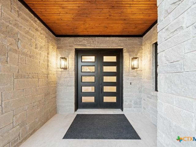 300 Bridgepoint Drive, Kingsland, US, TX