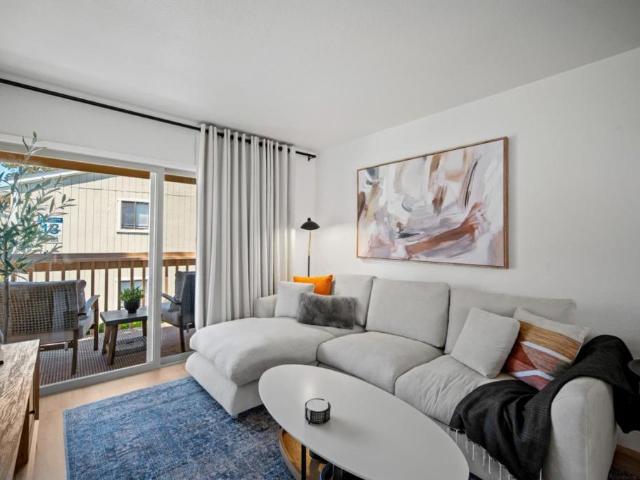 300 Glenwood Circle 308