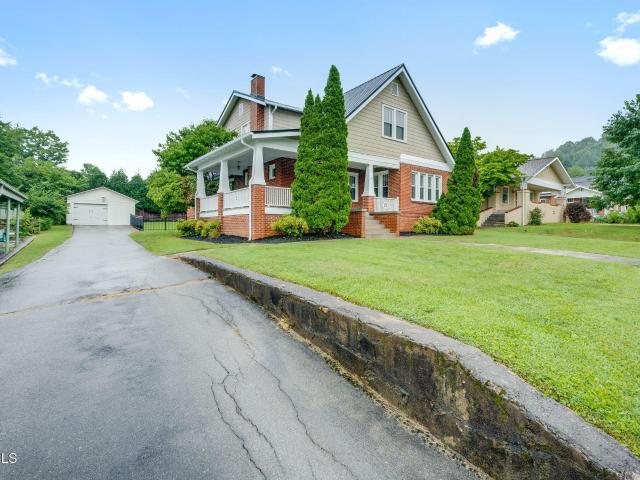 300 Daytona Place