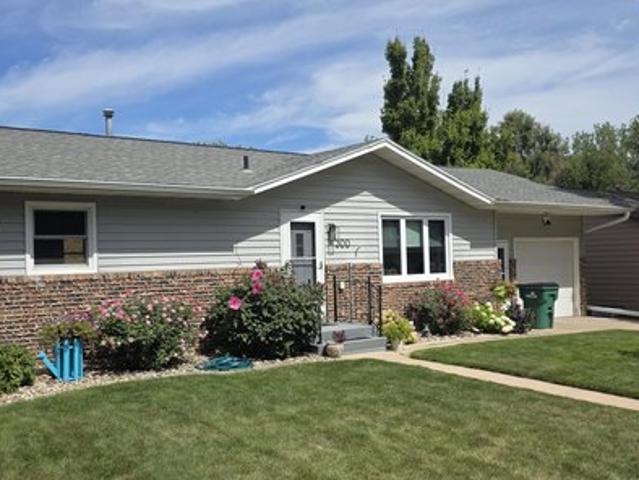 300 E 15th Ave, Mitchell, SD 57301