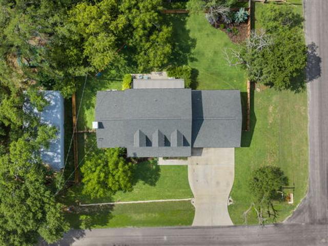 300 E Bluebonnet Ln