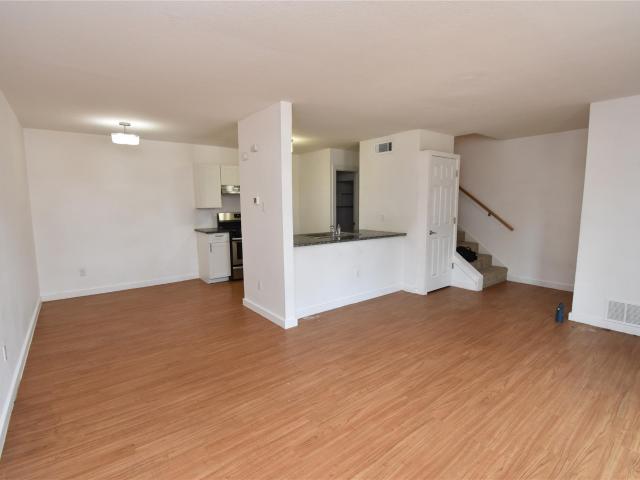 300 E Croslin St # 114