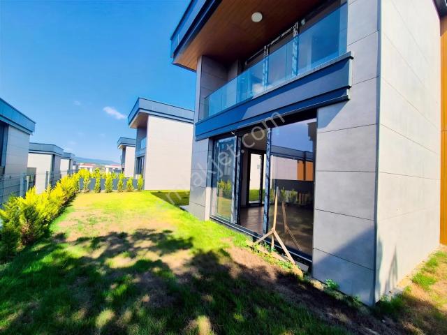 300 M2 Bahçeli Müstakil 4+1 Kiralık Villa 360 Mıdı Modern