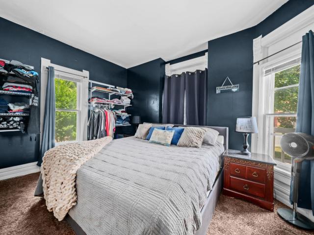 300 N 4TH Street