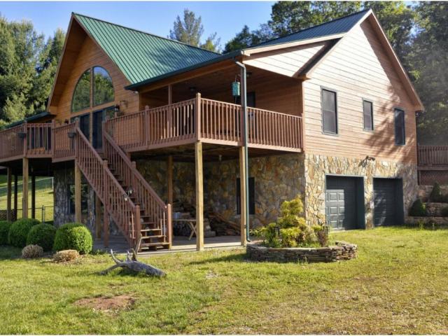 300 North River Lane
