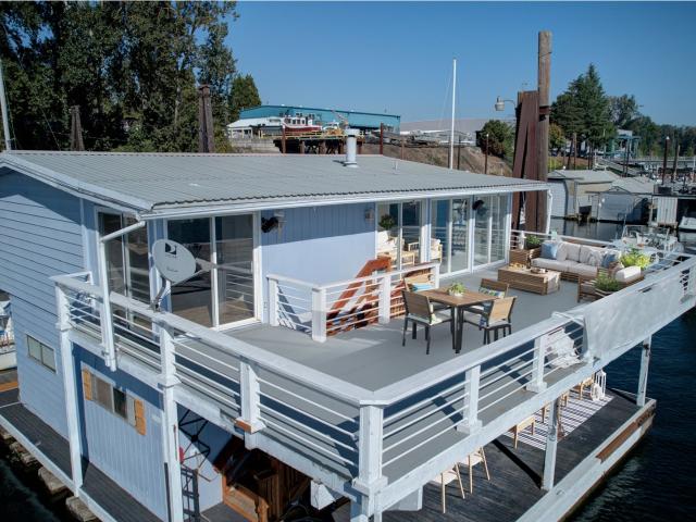 300 NE Tomahawk Island Dr, Unit E10, Portland, OR 97217 | MLS #797640