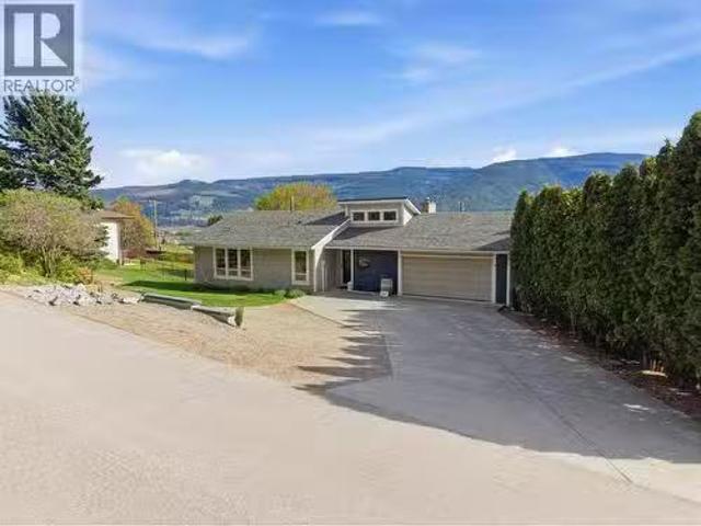 300 Scenic Drive, Coldstream, BC, V1B 2X3 house for sale Li.