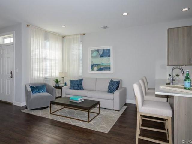 300 Sutton Ct, Unit 161, Mount Sinai, NY 11766 | MLS #809626