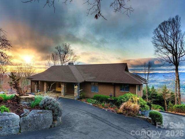300 Roberts Dr, Hendersonville, NC 28739 | MLS #4320