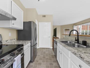 300 Riverbend Dr, Unit 1F, Charlottesville, VA 22911 | MLS #676059
