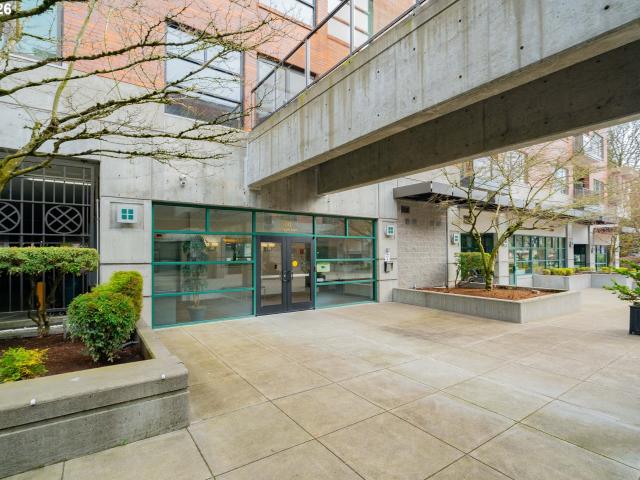 300 W 8TH ST # 306E