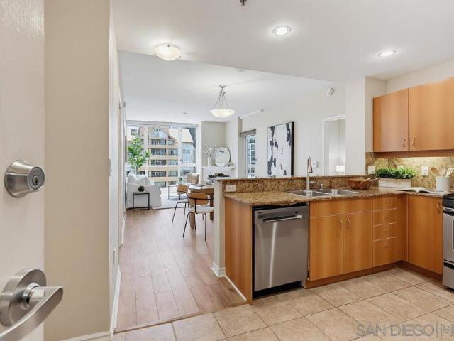 300 W Beech St 1101