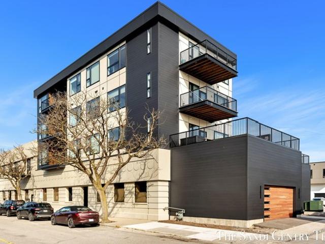 300 Washington Ave Unit 16, Grand Haven, MI 49417