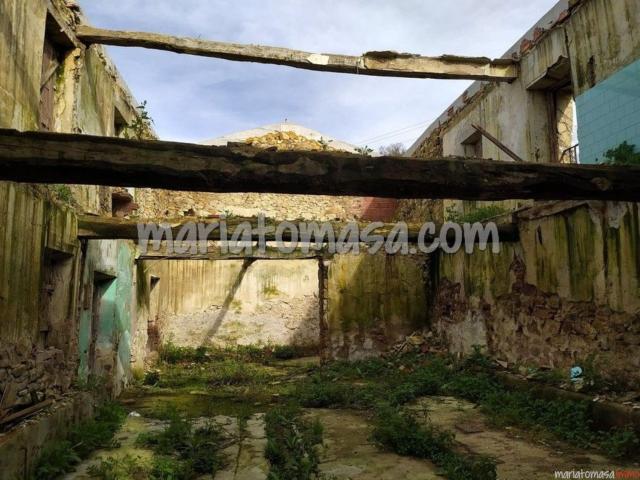 300m2 para reconstruir, junto con 6000 m2 de parcela en Rasines Cantabria