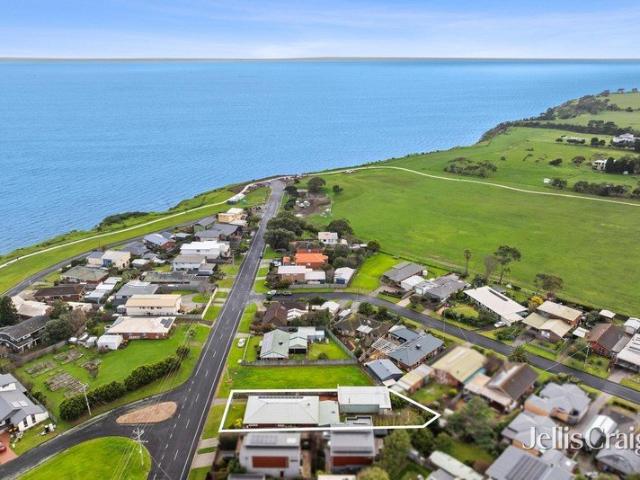 300m to the Bay, Views to the You Yangs