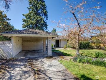 3015 Hunts Point Circle
