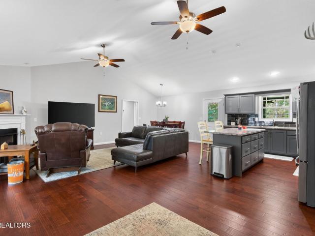 3015 Kiki Drive