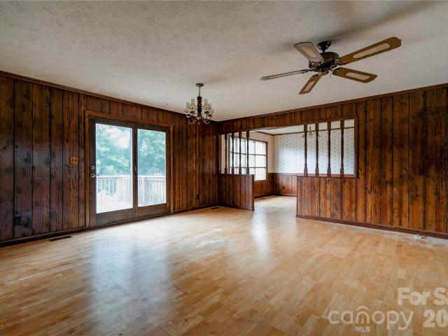 3016 Longwood Drive
