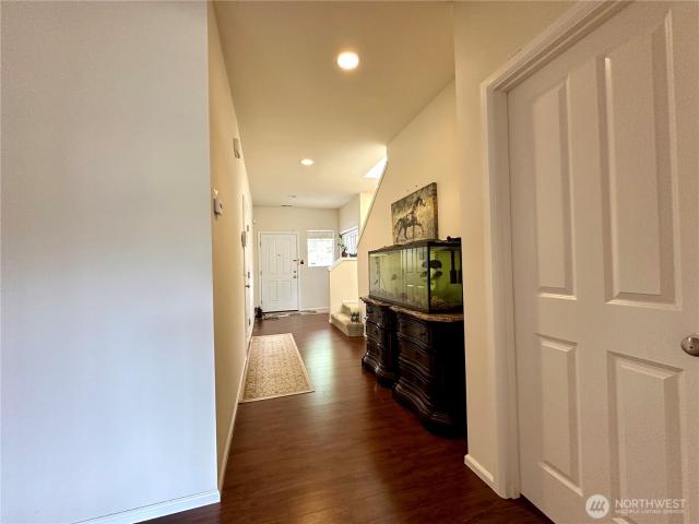 3018 Eagle Loop NE