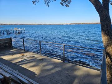 3019 1st St, West Okoboji, IA